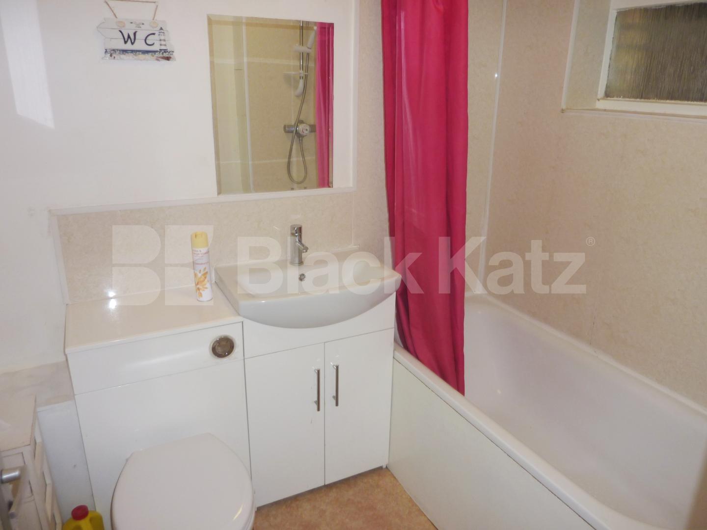 			NEW INSTRUCTION!, 2 Bedroom, 1 bath, 1 reception Flat			 Brecknock Road, TUFNELL PARK